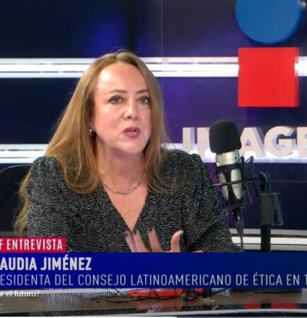 Claudia Jiménez, Presidenta del Consejo Latinoamericano de Ética en Tecnología, durante la entrevista en ¡Qué tal Fernanda! de Imagen Radio
